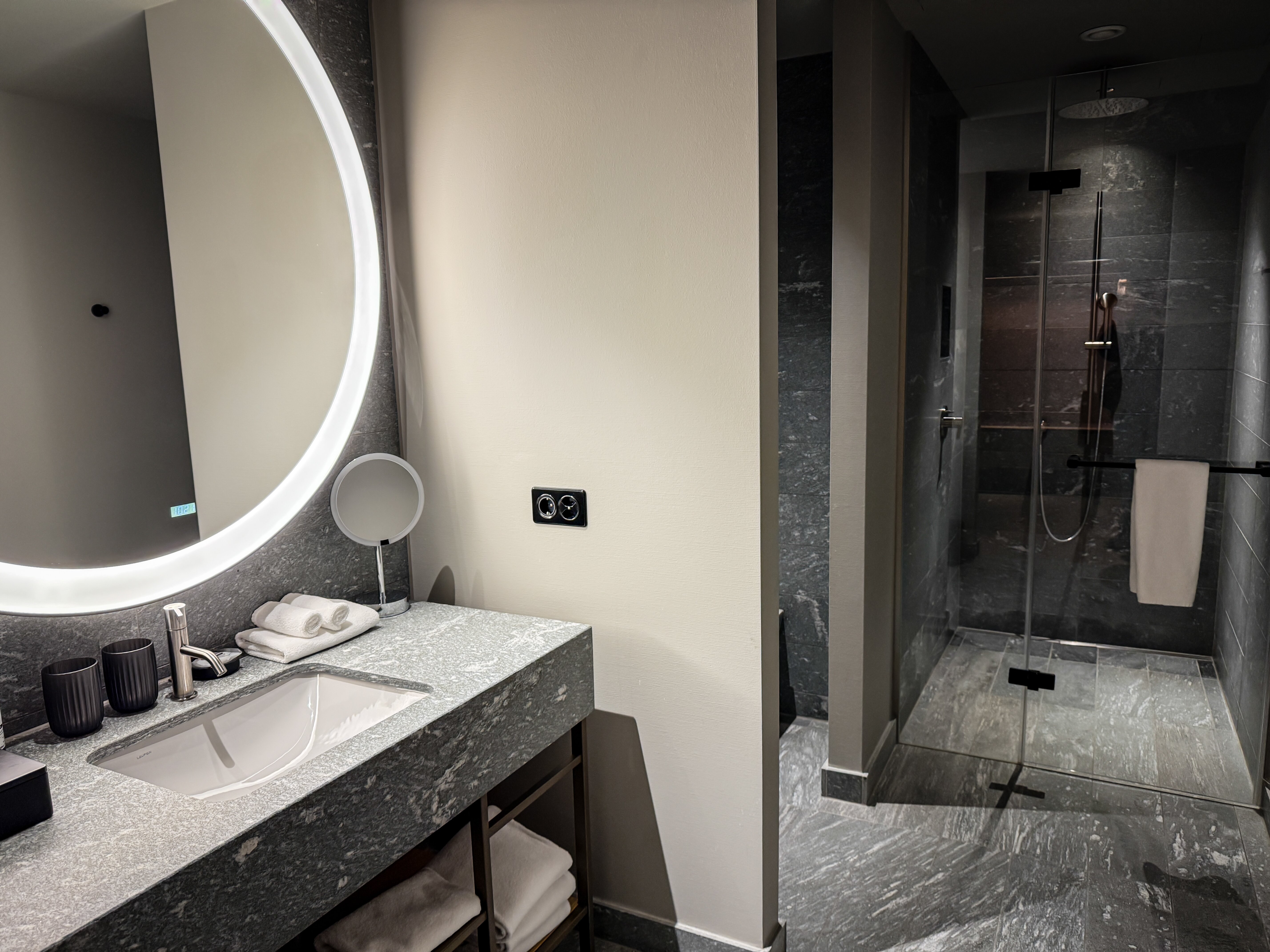 Hyatt Regency Zurich Airport The Circle-浴室