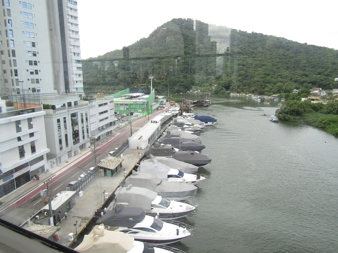 Passarela Estaiada da Barra-康泊琉海水浴场必去景点
