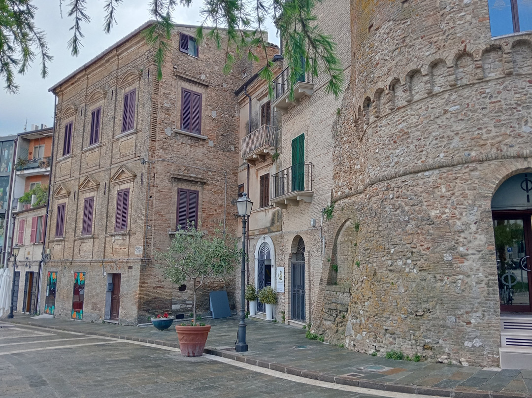 Torre Bassano-瓦斯托必去景点