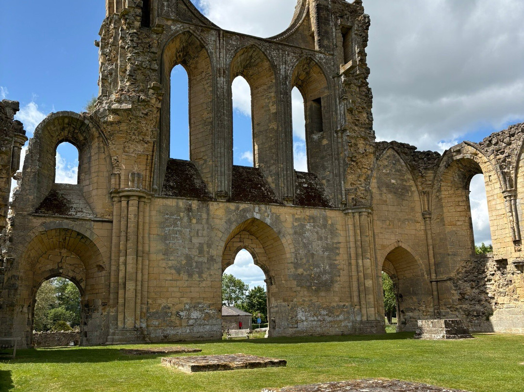 Byland Abbey景点图片