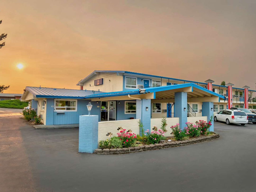 阿尔巴尼瓦路旅馆