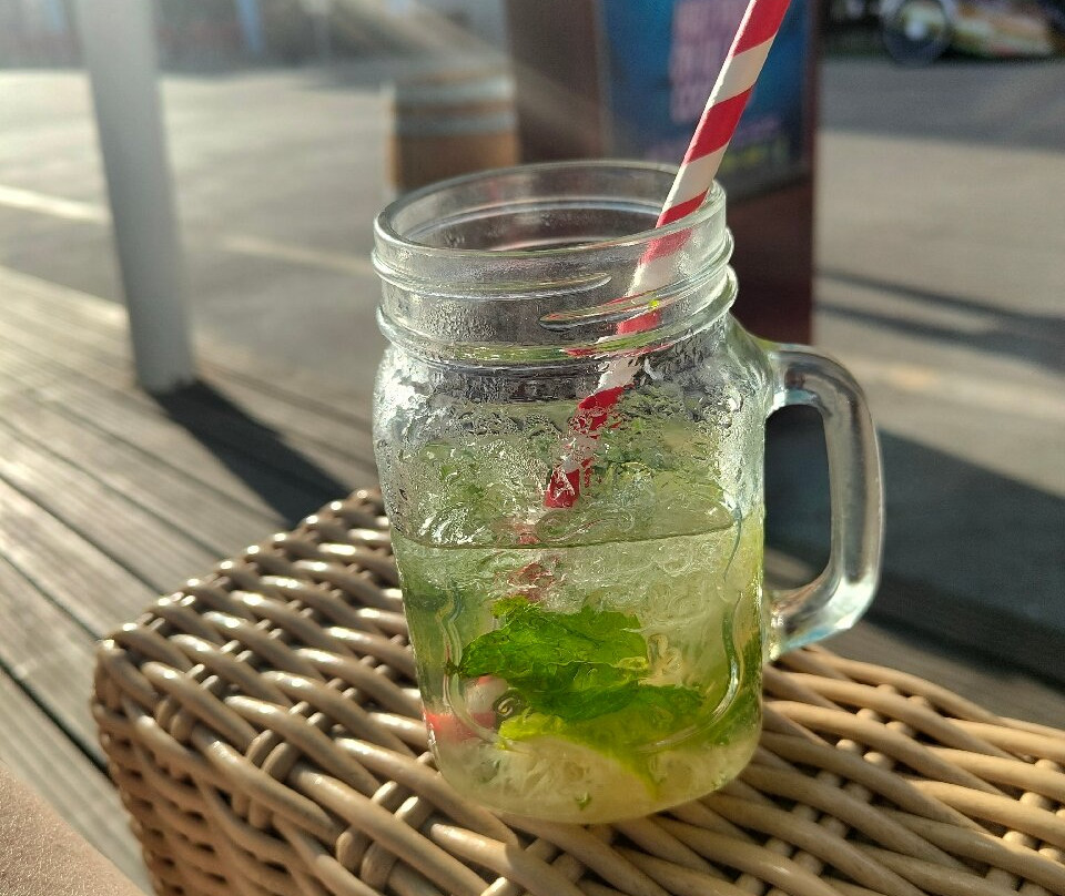 Sharky's Bar-阿尔布赞拉必去景点