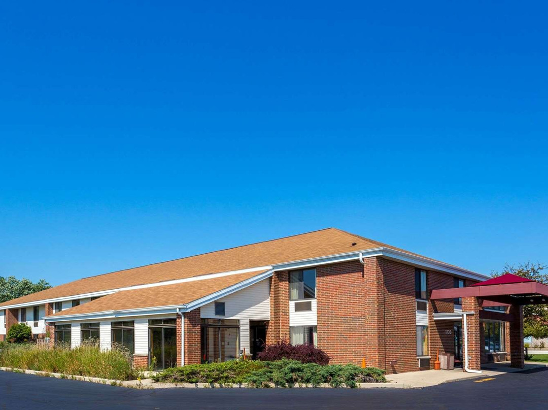 Super 8 by Wyndham Watertown WI主图