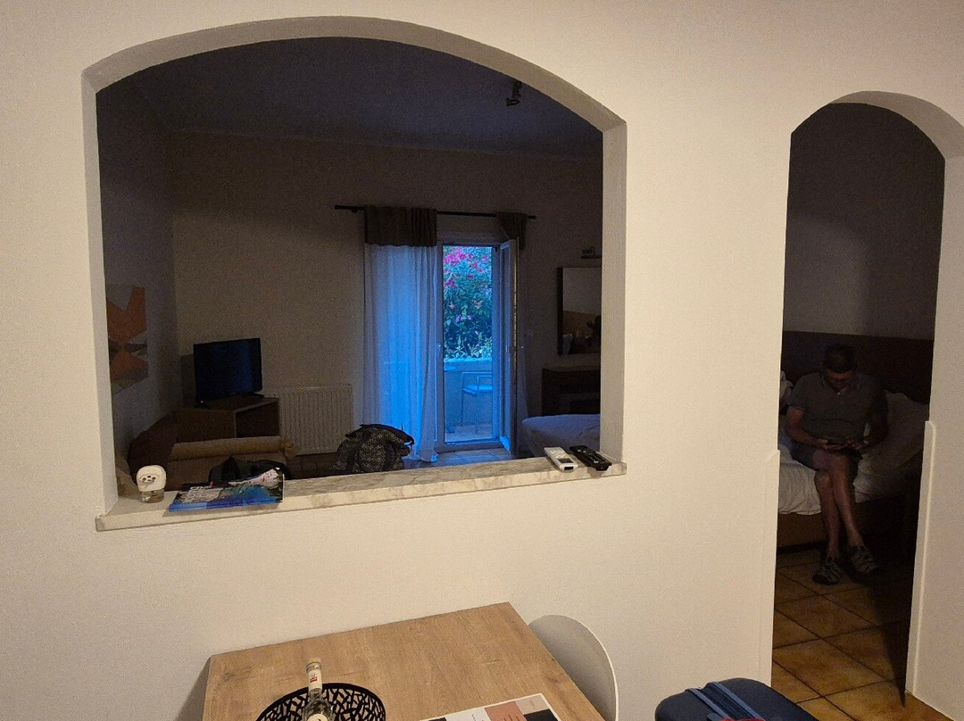 Romanos Apartments