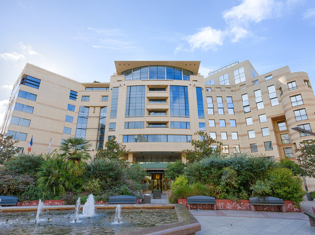 西方巴黎勒瓦卢瓦酒店主图