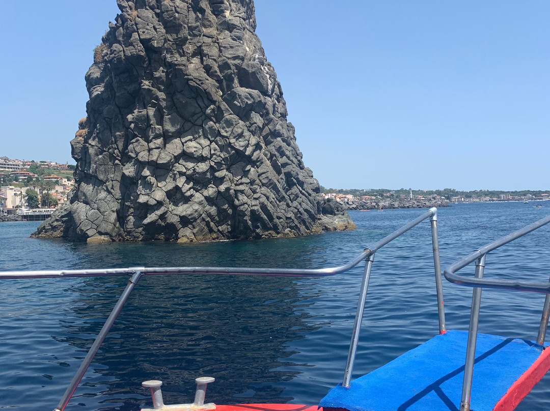 Barca Ulisse-Acitrezza必去景点