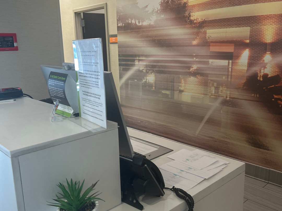 La Quinta Inn & Suites by Wyndham Terre Haute主图