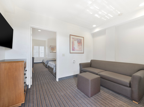 阿纳海姆沙漠旅馆及套房主图