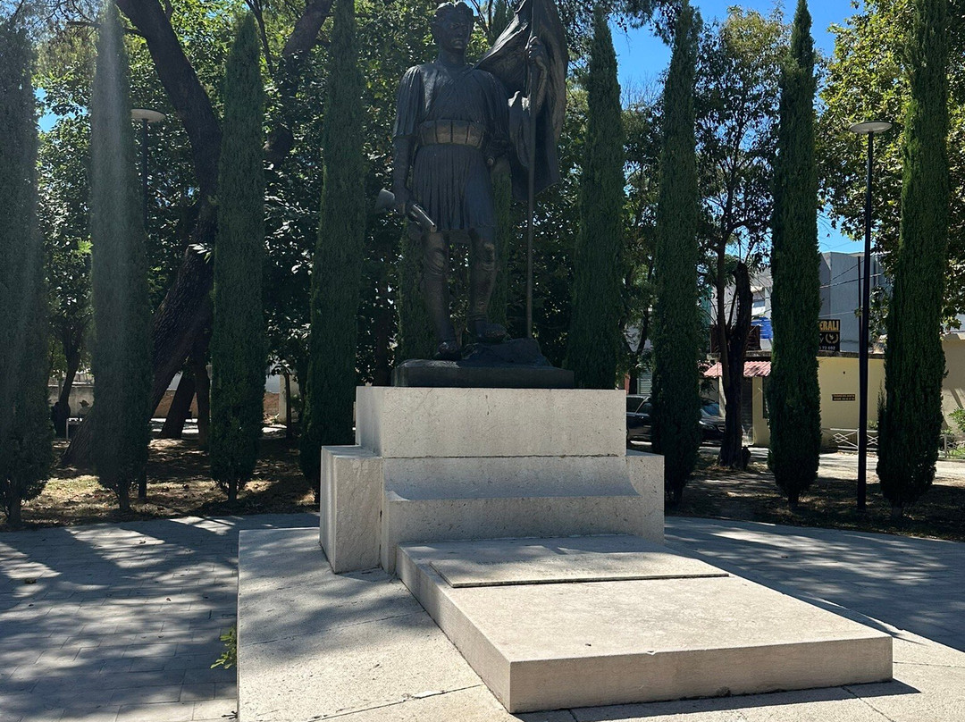 Independence Monument-夫罗勒必去景点