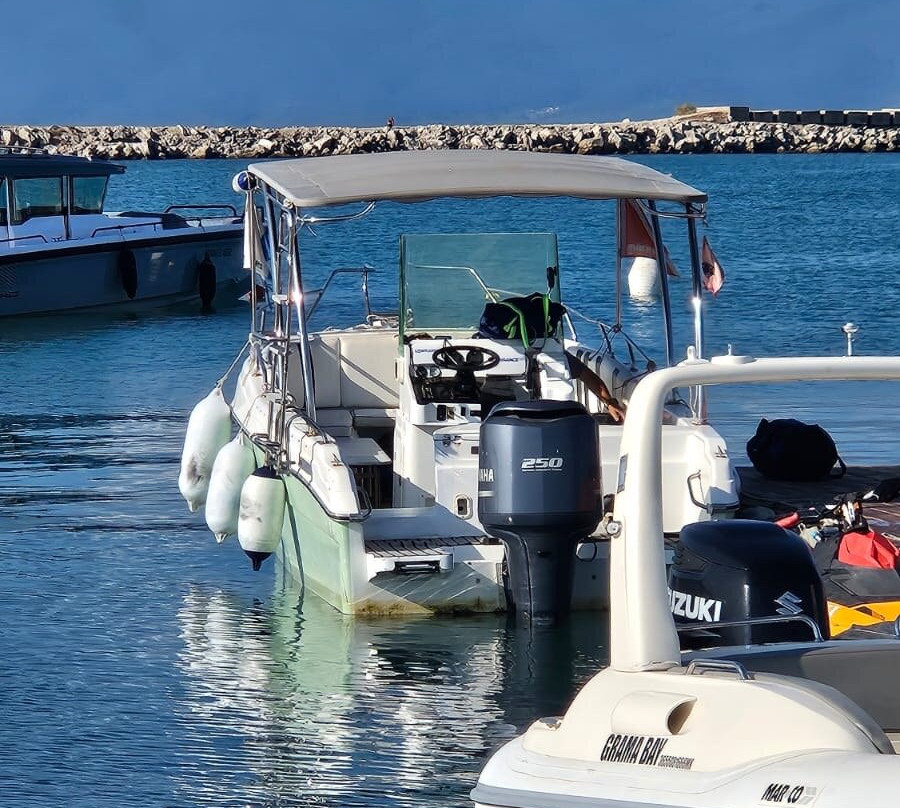 Oazi Blu-夫罗勒必去景点