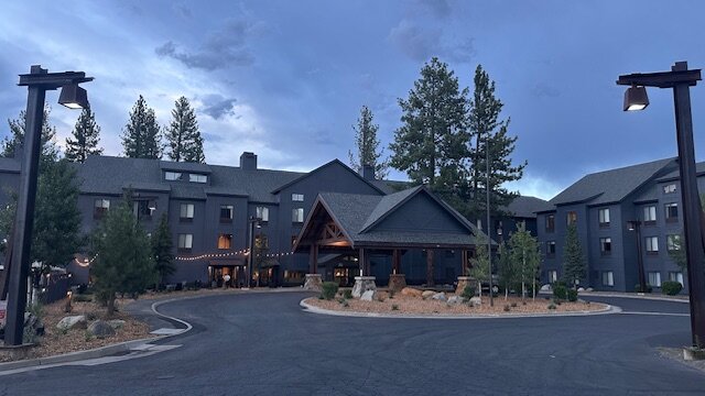 Martis Valley Lodge, Tapestry Collection by Hilton-浴室