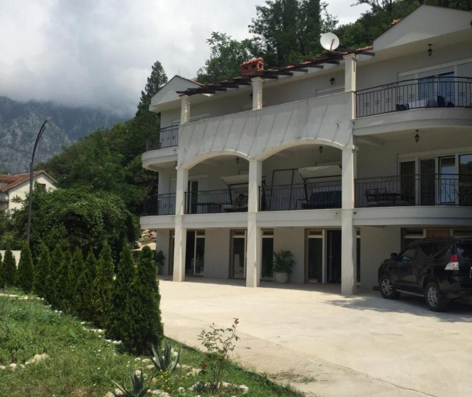 Maks Apartments