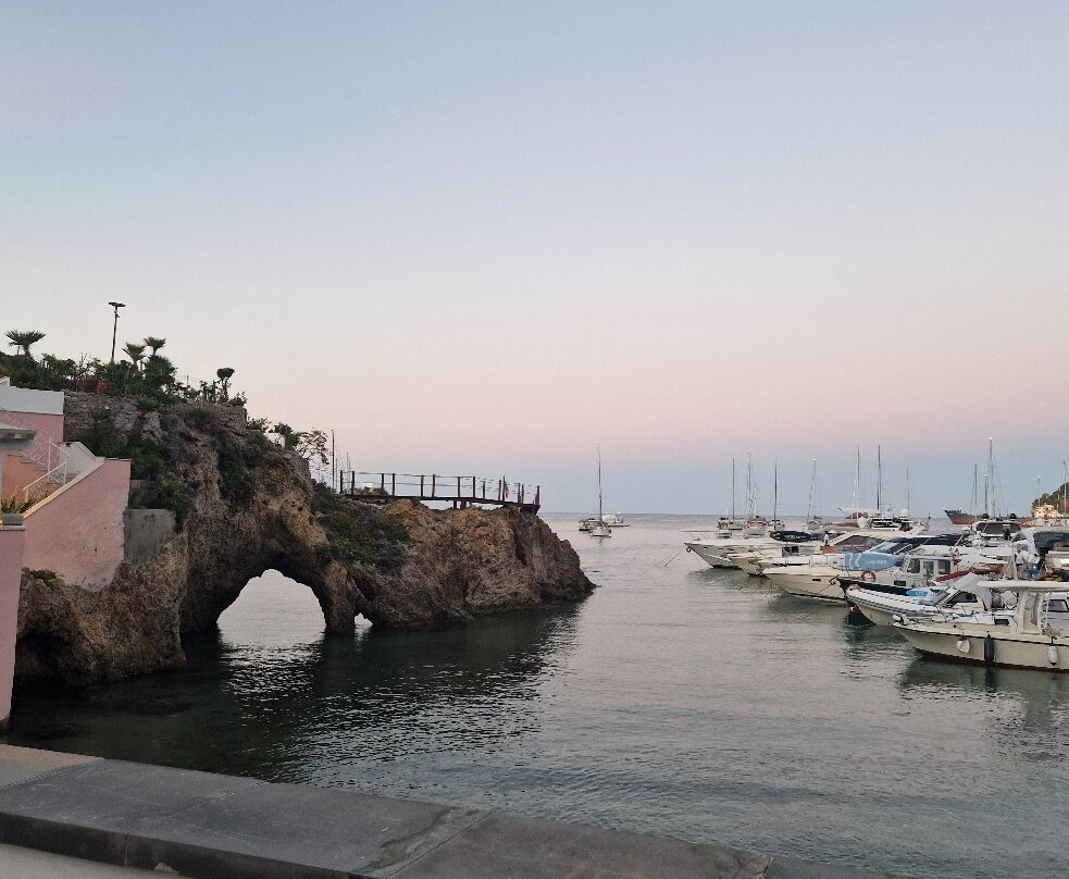 Spiaggia di Giancos-Ponza必去景点