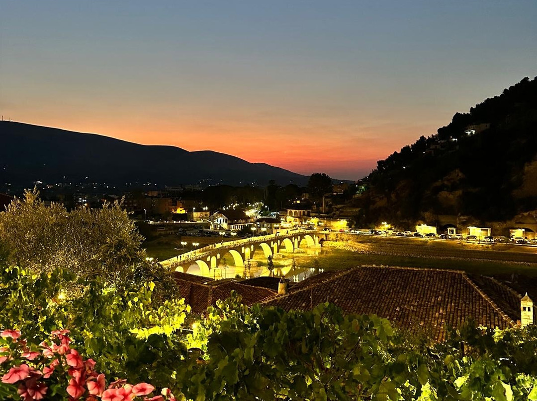 White House Berat主图