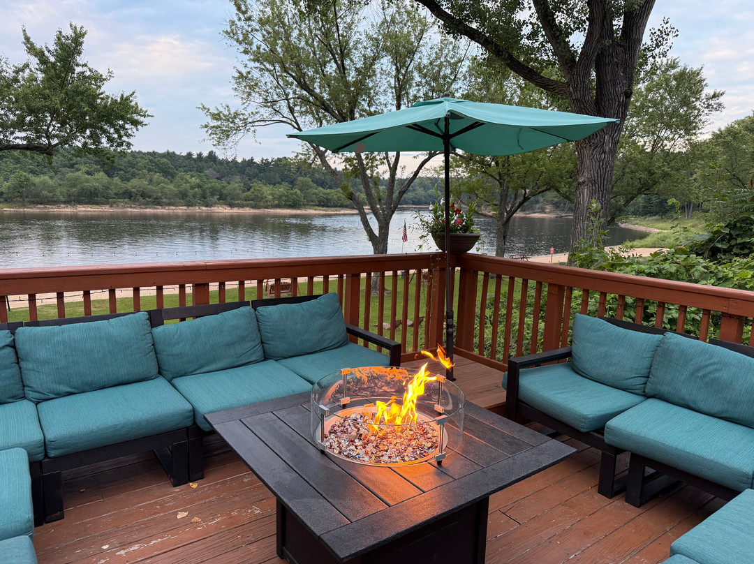 Cedar Lodge & Settlement主图