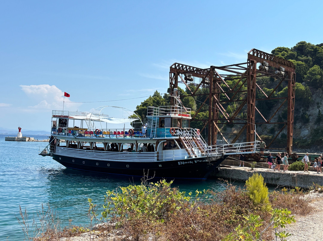 Sazan Island-夫罗勒必去景点