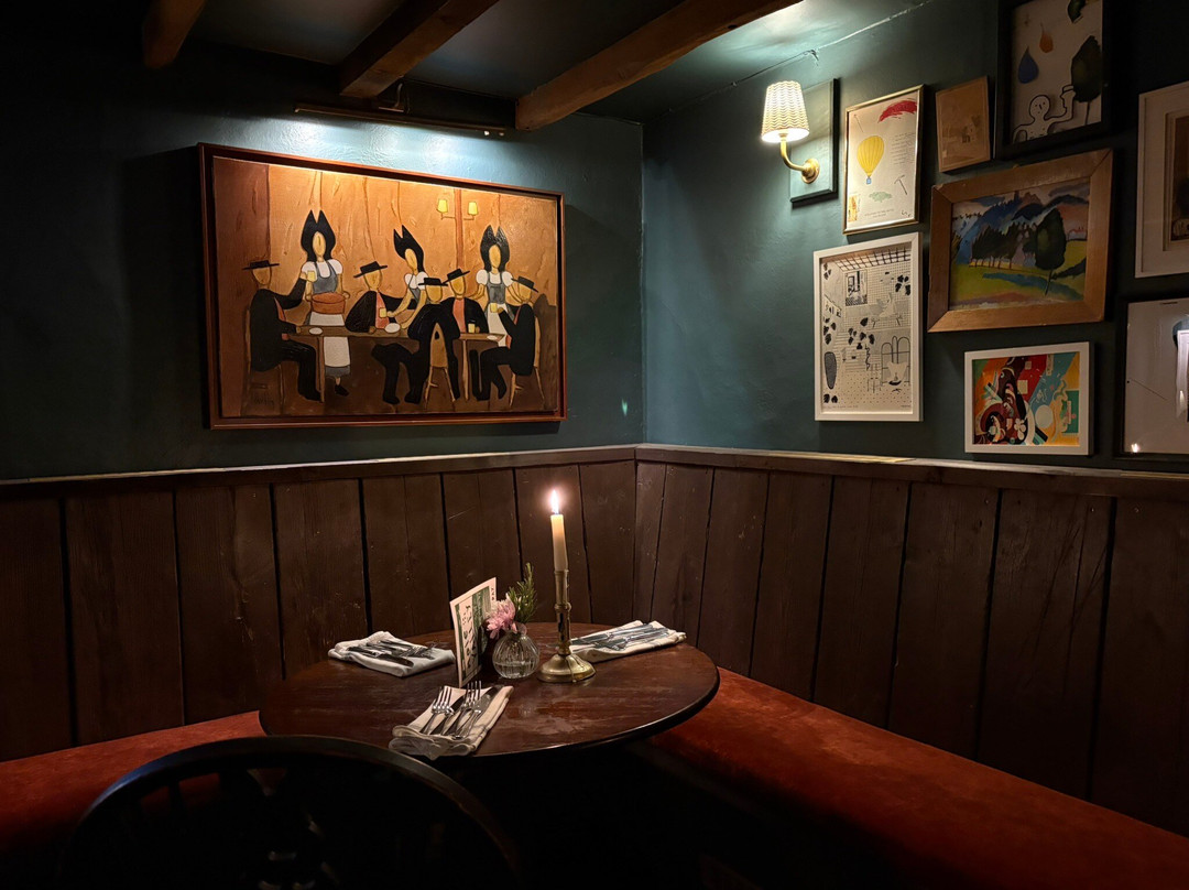 The Queen's Head主图