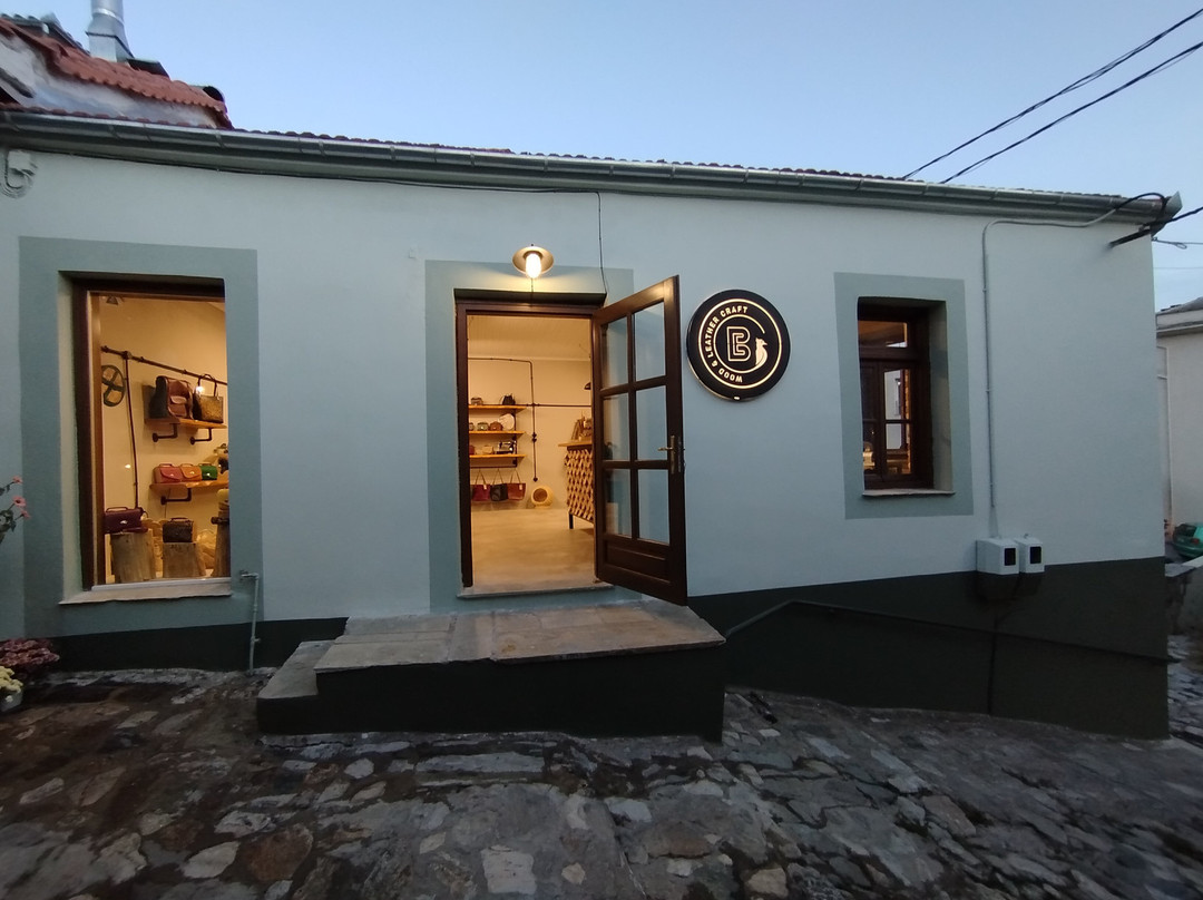 BE Wood And Leather Craft-沃洛斯必去景点