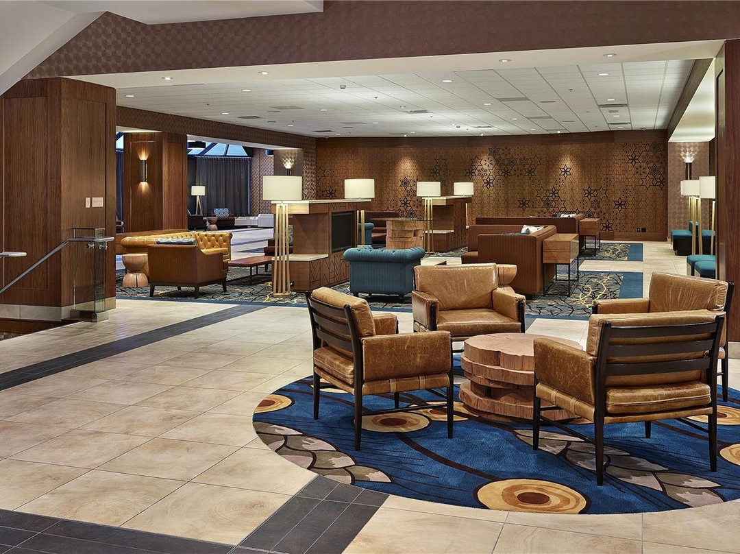 里贾纳希尔顿逸林酒店及会议中心主图