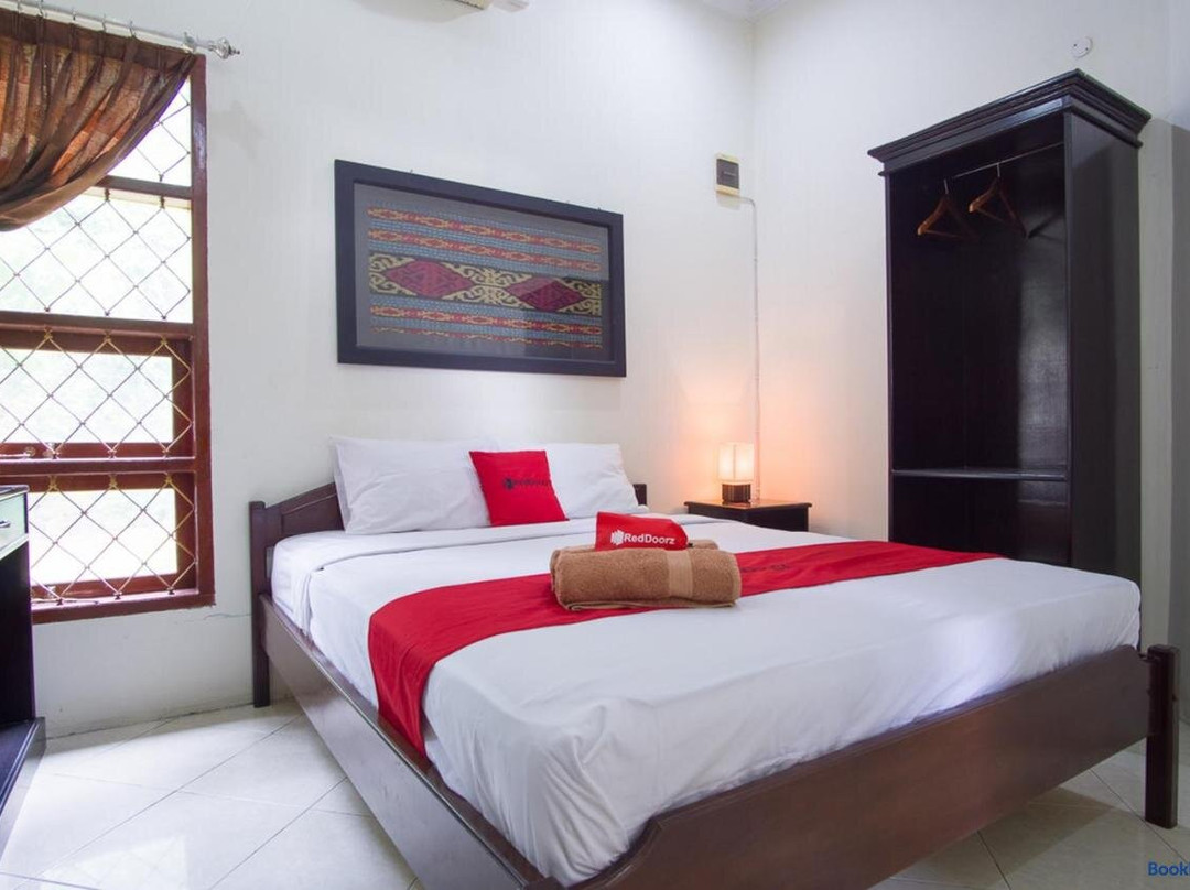 RedDoorz Syariah near Ngade Lake