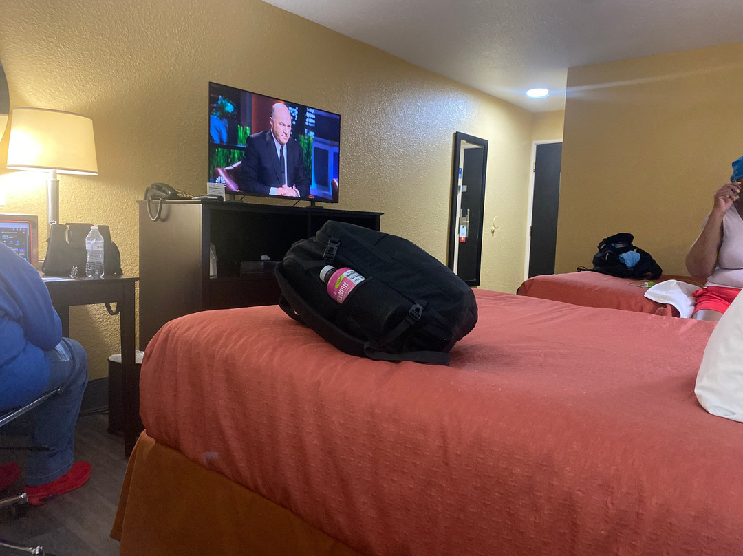 里士满速8酒店主图