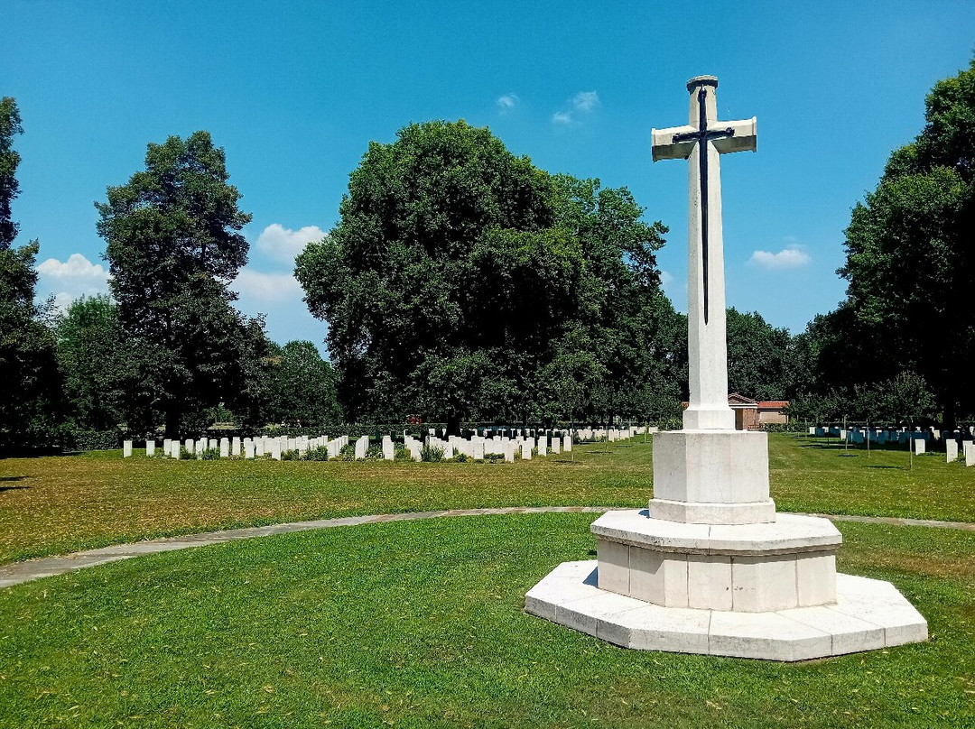 Milan War Cemetery-米兰必去景点