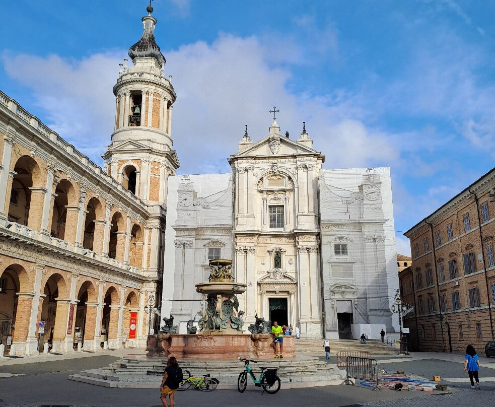 西罗洛酒店主图