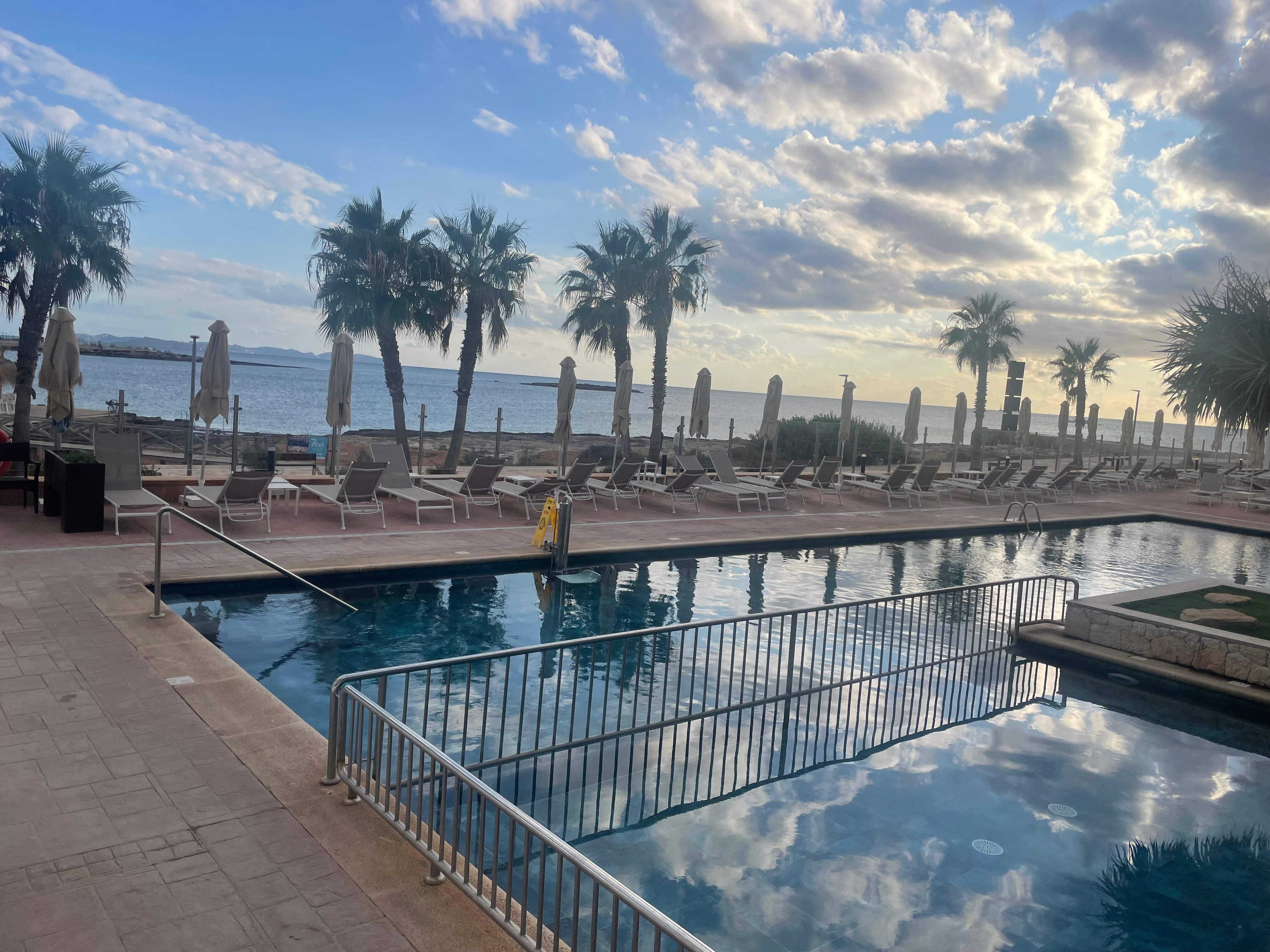 Universal Hotel Romántica-泳池