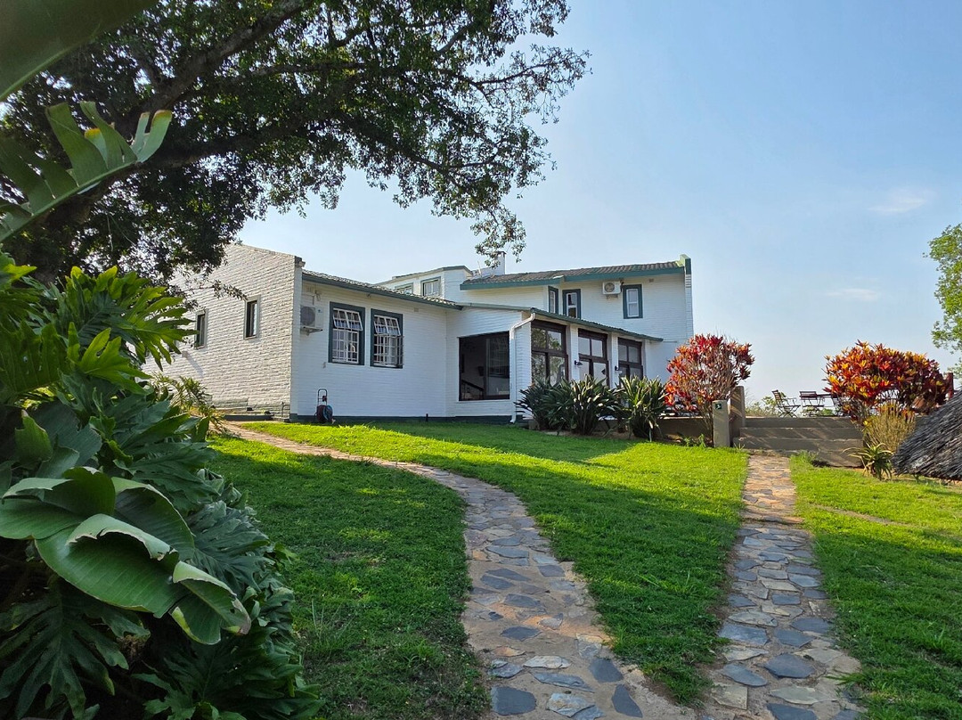 白房子宾馆酒店主图