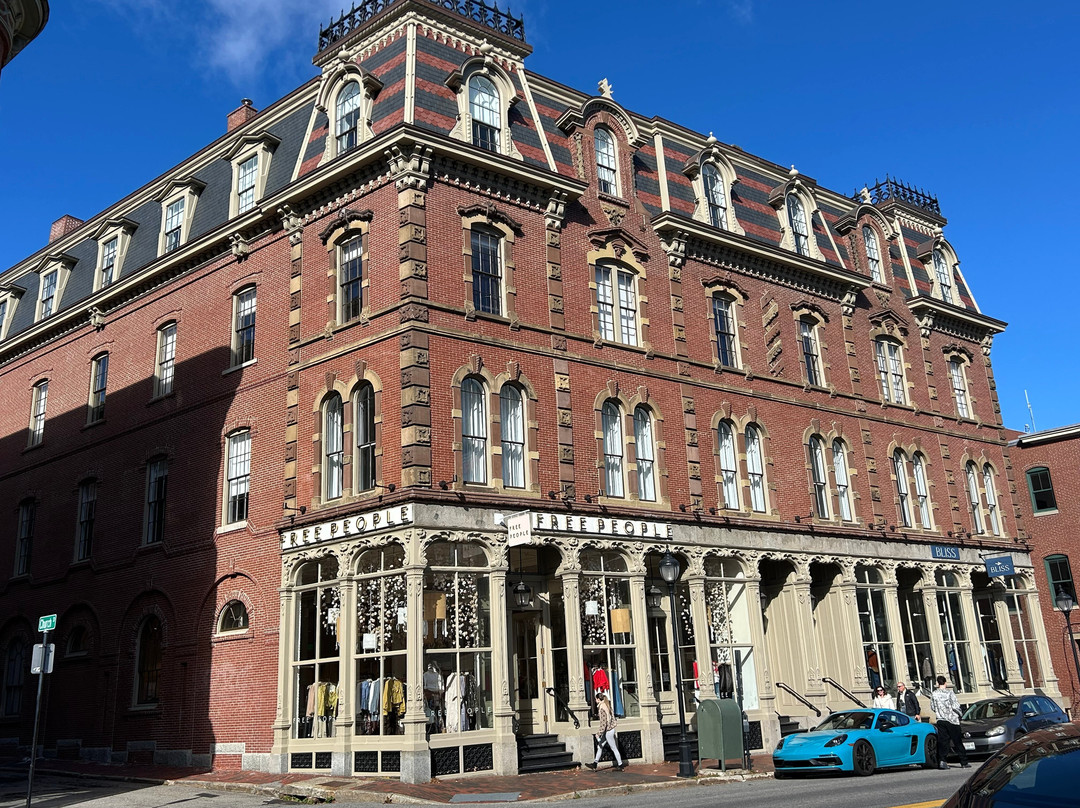 The Docent's Collection主图