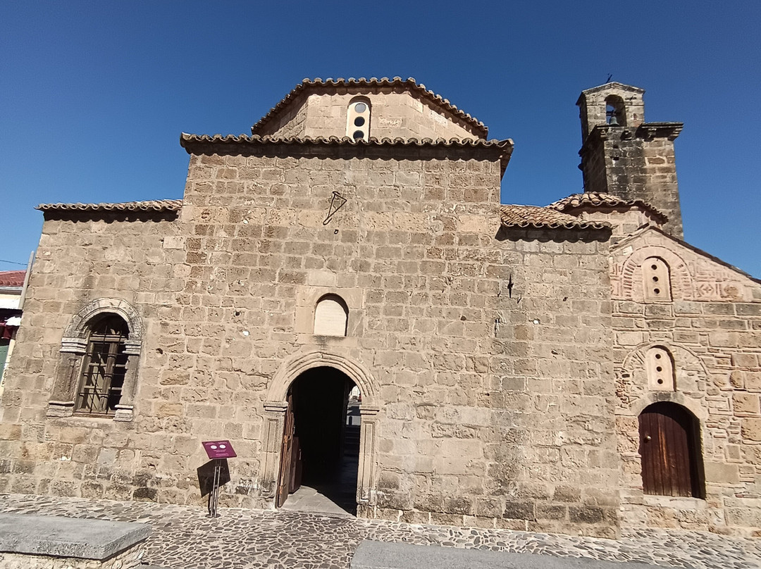 The Church of Agioi Apostoloi-卡拉马塔必去景点