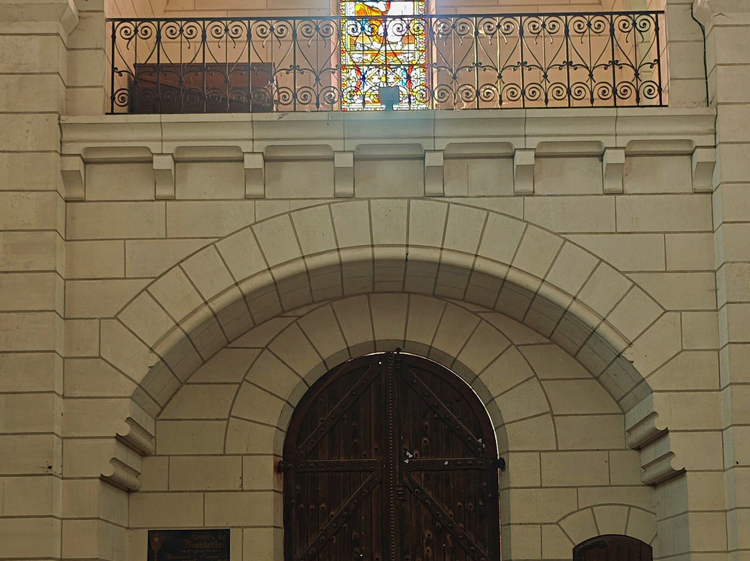 The Church of Saint-Pierre-ès-Liens in Bourdeilles-Bourdeilles必去景点