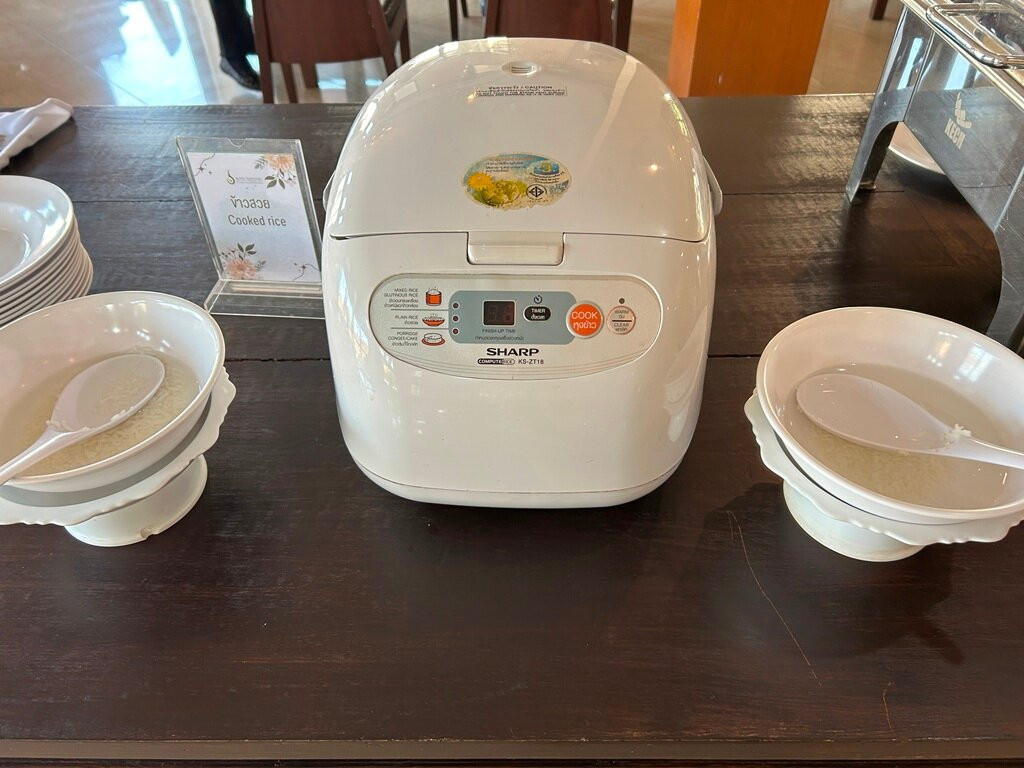 Royal Nakhara Hotel and Convention Centre主图