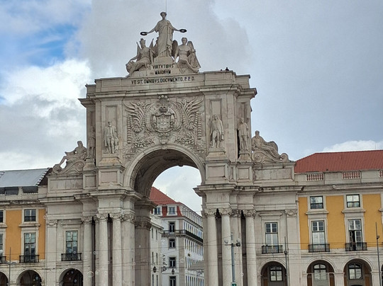 Follow Me Tours-阿尔布赞拉必去景点