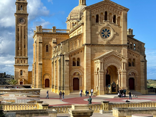 Michael’s Garage-Sannat必去景点