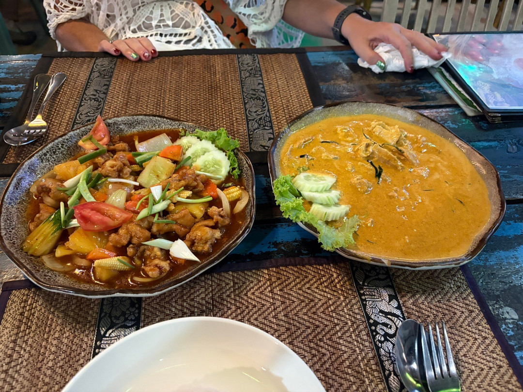 Kata Leaf Bar & Restaurant