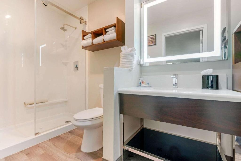 Antioch Inn & Suites