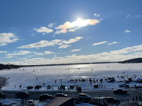 杰尼瓦湖海港酒店主图
