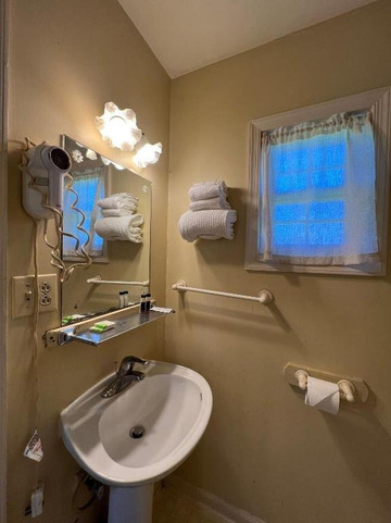 Budget Inn By OYO Natural Bridge I-81