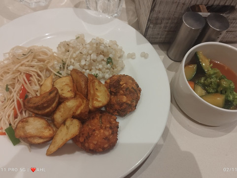 班加罗尔老马德拉斯路智选假日套房酒店主图