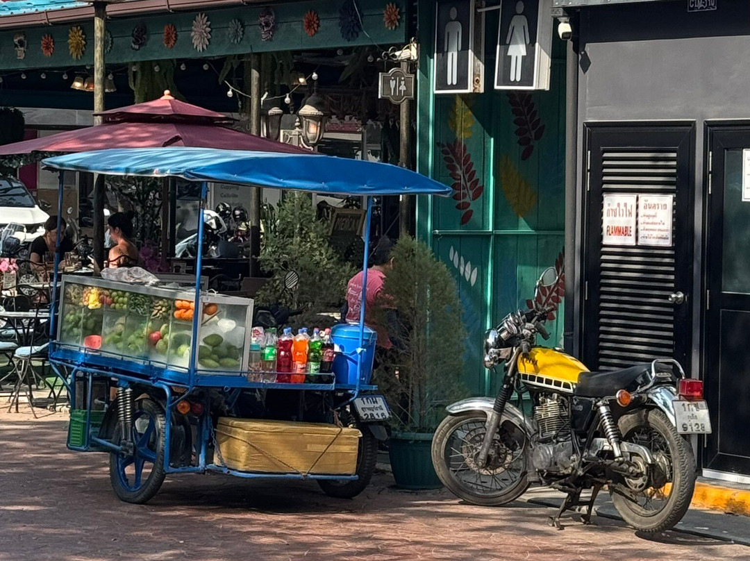 Boat Avenue Villa Market-呈塔累必去景点
