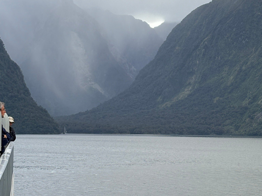Bowen Falls-米尔福德峡湾必去景点