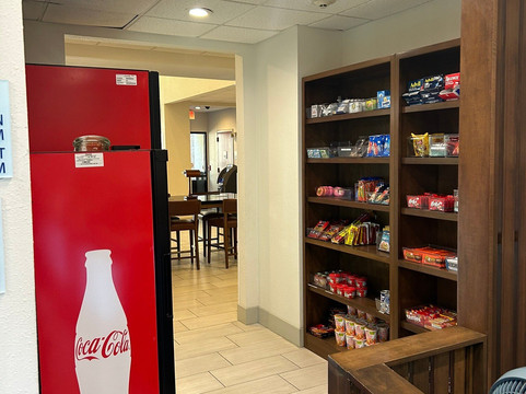 Holiday Inn Express 约翰逊城主图