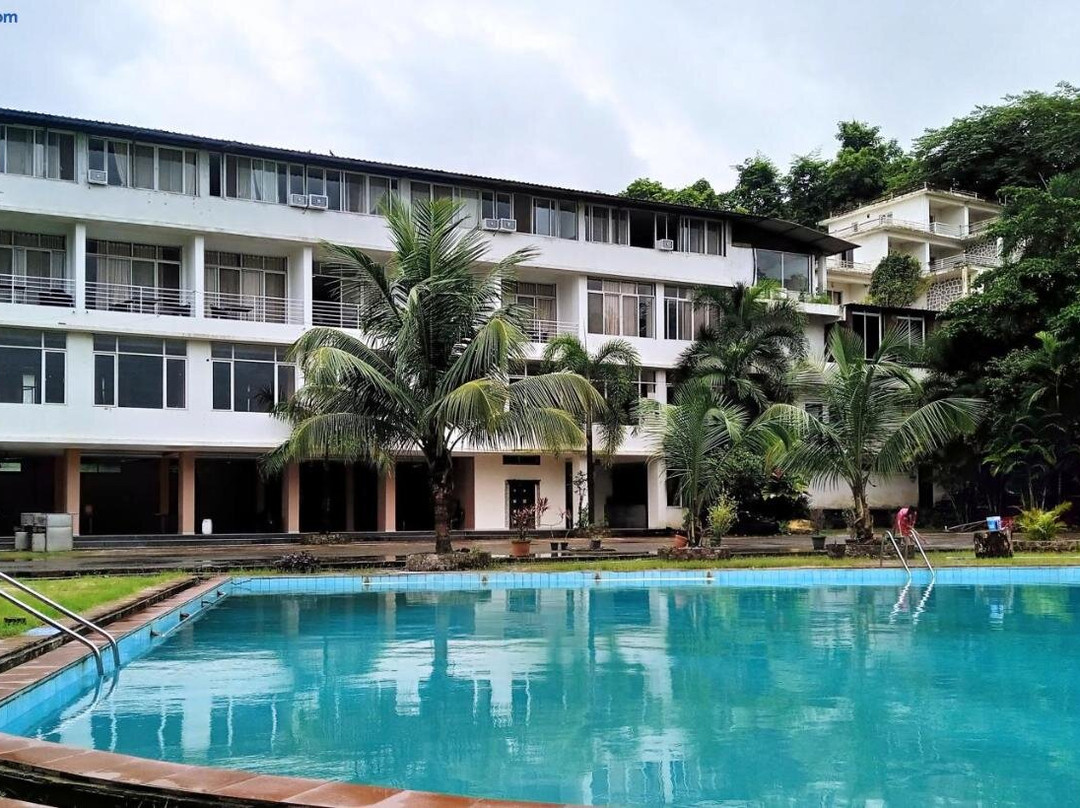 Hotel Raj Cottage & Resort