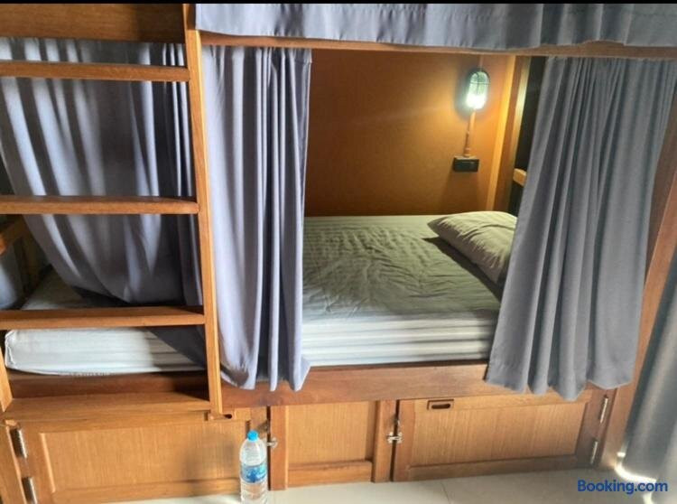NOMAD HOSTEL KRABI AND TRAVEl