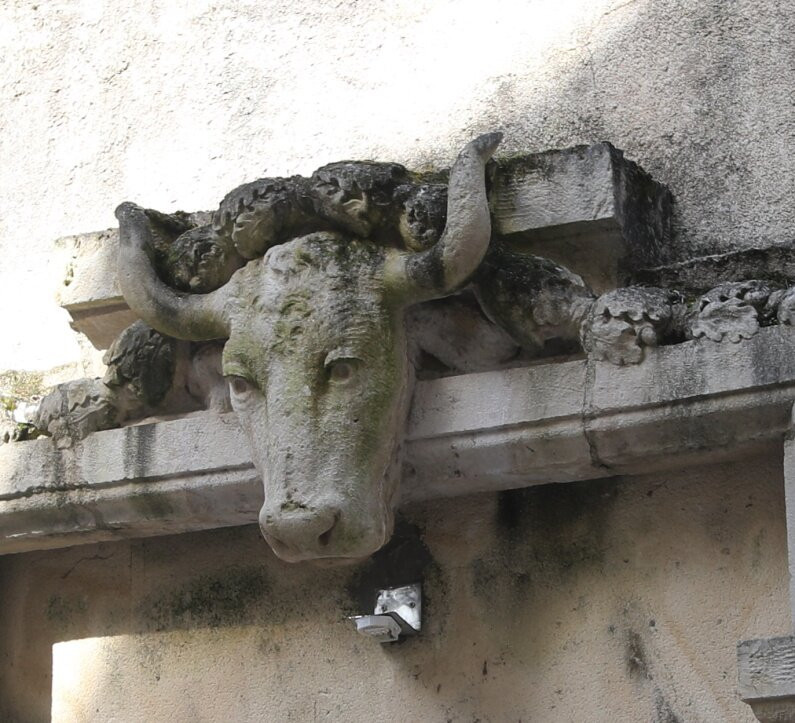 La Fontaine rue des Vieilles Boucheries-多勒必去景点