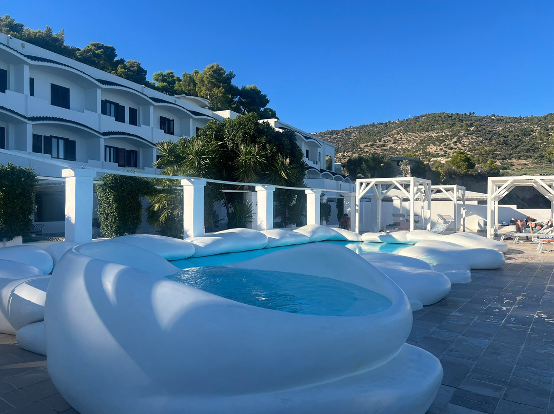 房子和母马酒店主图