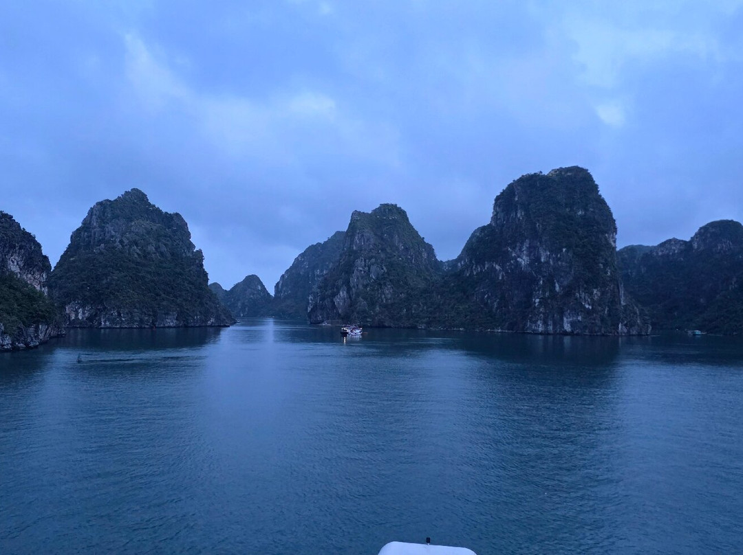 Bhaya Cruises-下龙湾必去景点