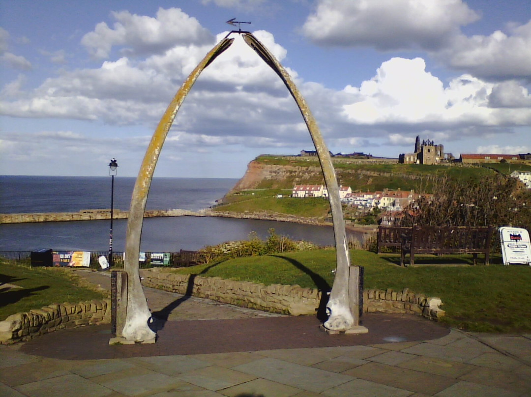 Whalebone Arch-惠特比必去景点