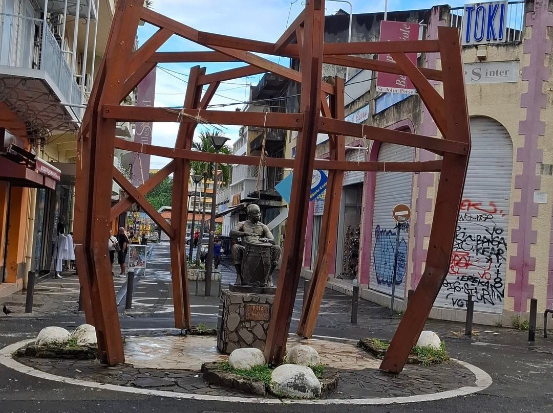 Statue De Marcel Lollia-Pointe-a-Pitre必去景点